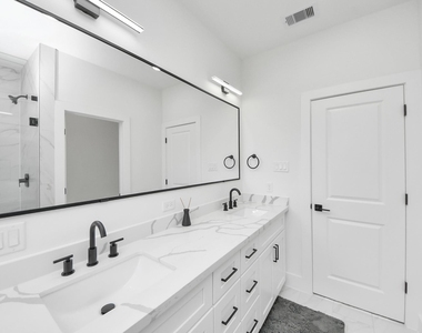 2424 Harrington Street - Photo Thumbnail 10