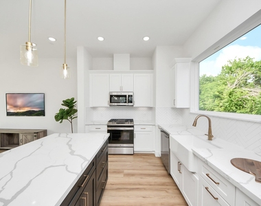 2424 Harrington Street - Photo Thumbnail 3