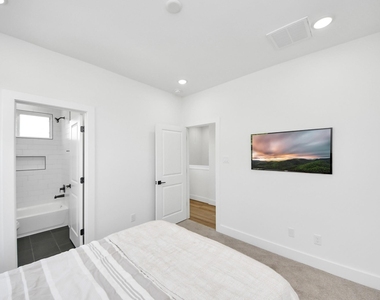 2424 Harrington Street - Photo Thumbnail 12