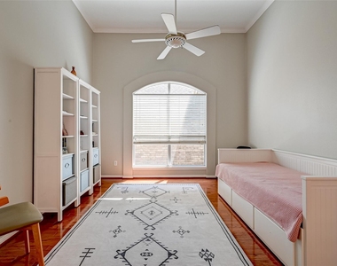 1107 Parkhaven Lane - Photo Thumbnail 14