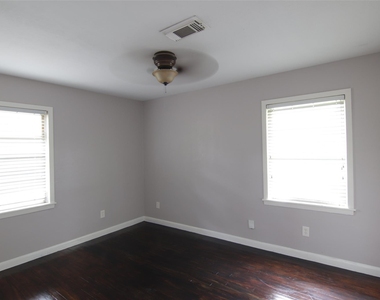 7941 Longridge Drive - Photo Thumbnail 12