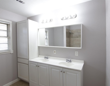 7941 Longridge Drive - Photo Thumbnail 15
