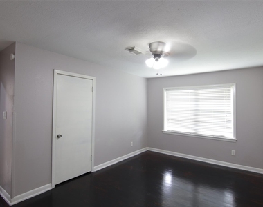 7941 Longridge Drive - Photo Thumbnail 11