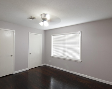 7941 Longridge Drive - Photo Thumbnail 8