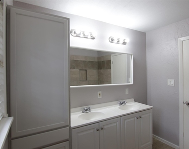 7941 Longridge Drive - Photo Thumbnail 13