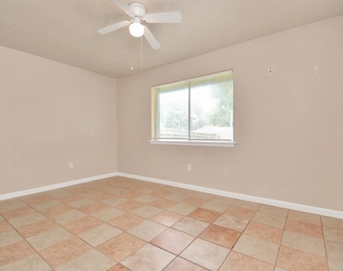 4803 Beechaven Street - Photo Thumbnail 9