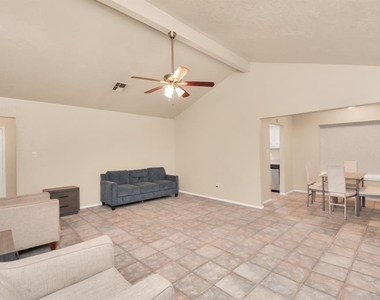 4803 Beechaven Street - Photo Thumbnail 5