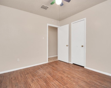 4803 Beechaven Street - Photo Thumbnail 13