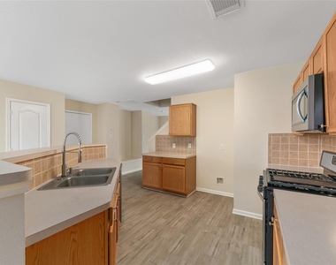311 Remington Creek Drive - Photo Thumbnail 12