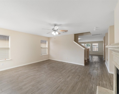 311 Remington Creek Drive - Photo Thumbnail 8