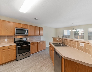 311 Remington Creek Drive - Photo Thumbnail 11