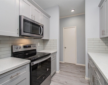 3088 Holly Hall Street - Photo Thumbnail 8
