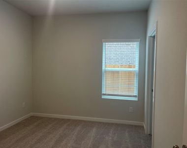 5810 Blue Grama Drive - Photo Thumbnail 8