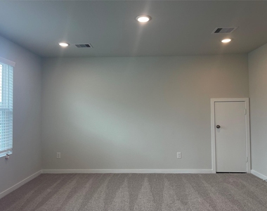 5810 Blue Grama Drive - Photo Thumbnail 11
