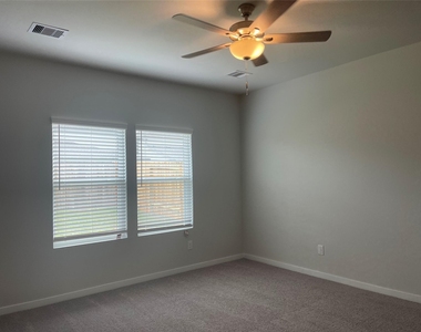 5810 Blue Grama Drive - Photo Thumbnail 7