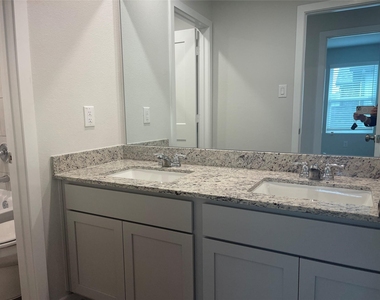 5810 Blue Grama Drive - Photo Thumbnail 12