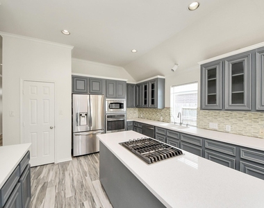 5527 Moss Meadow Court - Photo Thumbnail 7