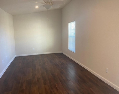 12115 Segrest Drive - Photo Thumbnail 9