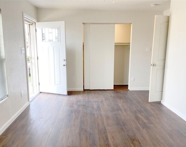 12115 Segrest Drive - Photo Thumbnail 4