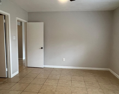 2824 Briarhurst Drive - Photo Thumbnail 9