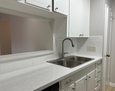2824 Briarhurst Drive - Photo Thumbnail 4