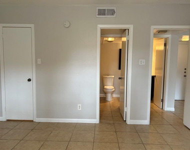 2824 Briarhurst Drive - Photo Thumbnail 10