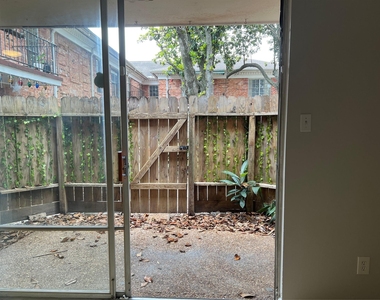 2824 Briarhurst Drive - Photo Thumbnail 14