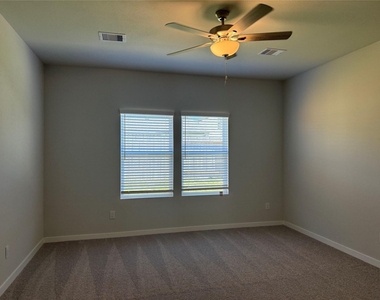 5802 Blue Grama Drive - Photo Thumbnail 3