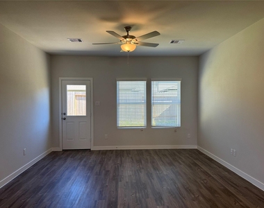 5802 Blue Grama Drive - Photo Thumbnail 4