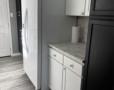 100 Ross Street - Photo Thumbnail 7