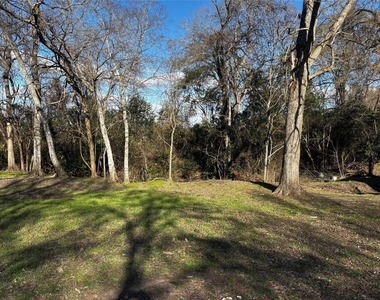 100 Ross Street - Photo Thumbnail 1