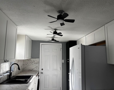 100 Ross Street - Photo Thumbnail 8