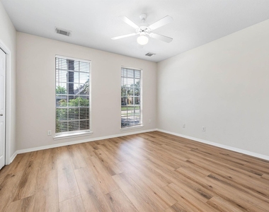 7902 Feather Springs - Photo Thumbnail 21
