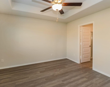 10727 Sunlit Street - Photo Thumbnail 7
