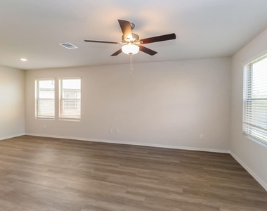 10727 Sunlit Street - Photo Thumbnail 3