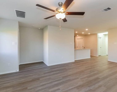 10727 Sunlit Street - Photo Thumbnail 4