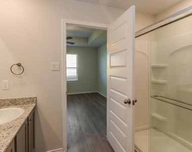 10727 Sunlit Street - Photo Thumbnail 12