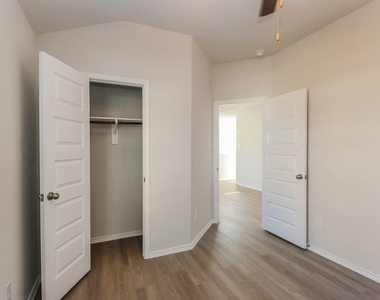 10727 Sunlit Street - Photo Thumbnail 10