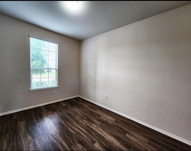 24106 Silver Sunset Lane - Photo Thumbnail 14