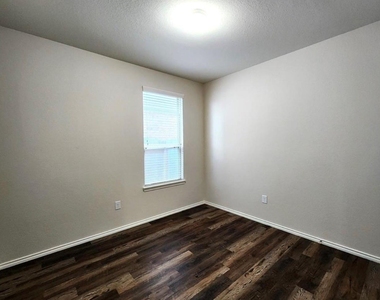 24106 Silver Sunset Lane - Photo Thumbnail 5