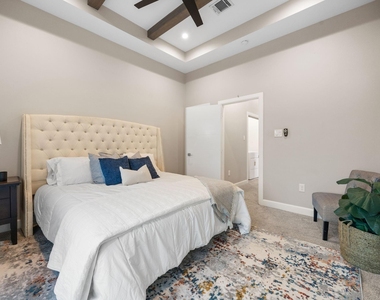 317 E 35th Street - Photo Thumbnail 12