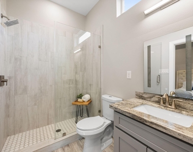 317 E 35th Street - Photo Thumbnail 15