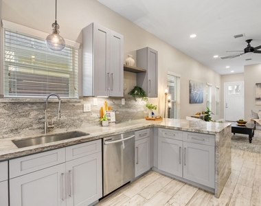 317 E 35th Street - Photo Thumbnail 9