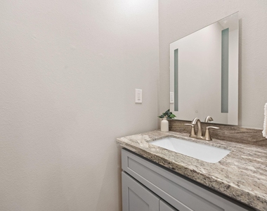 317 E 35th Street - Photo Thumbnail 11