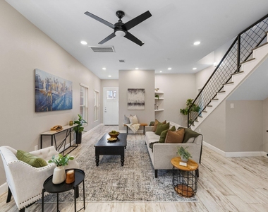 317 E 35th Street - Photo Thumbnail 4