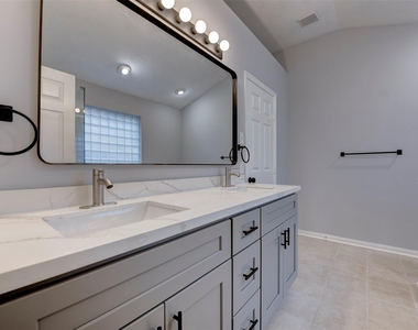 9026 Eaglecove Drive - Photo Thumbnail 23