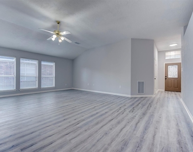 9026 Eaglecove Drive - Photo Thumbnail 8