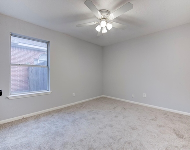 9026 Eaglecove Drive - Photo Thumbnail 4