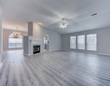 9026 Eaglecove Drive - Photo Thumbnail 7