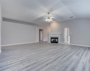 9026 Eaglecove Drive - Photo Thumbnail 10